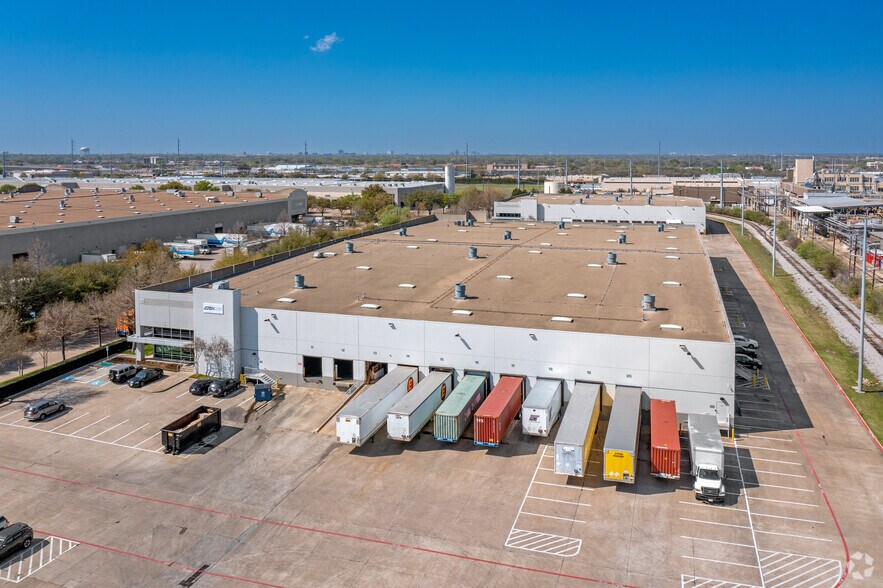 More Photos Of 902 Nicholson Rd, Garland Warehouse For Lease