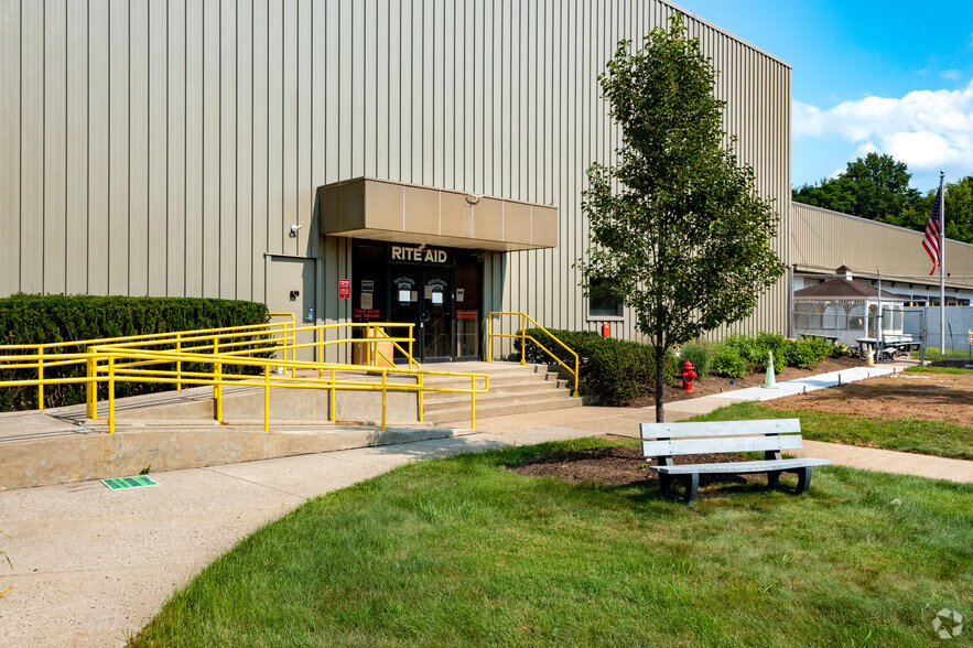 More Photos Of 8 Queen Anne Ct, Langhorne Distribution For Sale