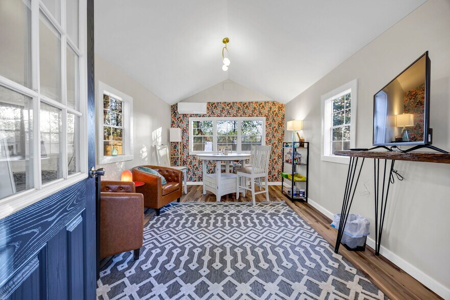 More Photos Of 1552 Sunnyside Dr, Columbia Flex For Lease