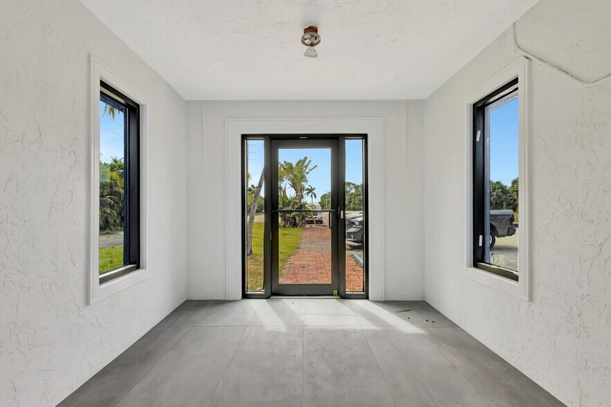 More Photos Of 7030 N Haverhill Rd, Riviera Beach Warehouse For Sale