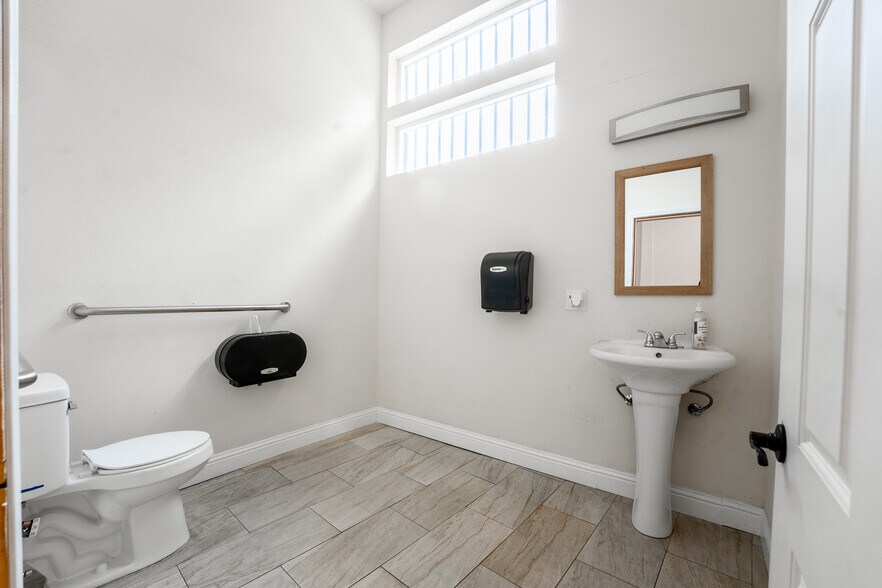 More Photos Of 1721 E Mariposa Rd, Stockton Freestanding For Sale