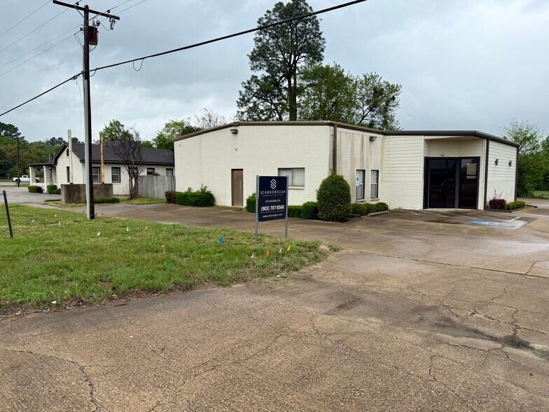 More Photos Of 2410 S Main St, Lindale Office For Sale