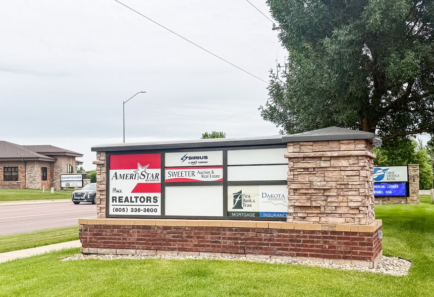 More Photos Of 5900 S Western Ave, Sioux Falls Office For Lease