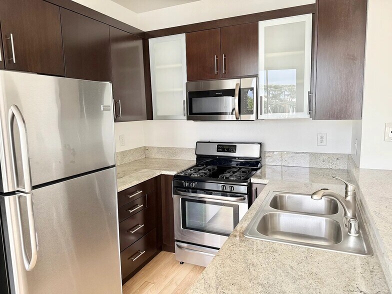 More Photos Of 884 Palm Ave, West Hollywood Apartments For Sale