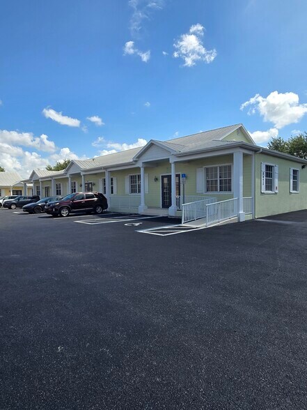 Primary Photo Of 5471 Lee St, Lehigh Acres Showroom For Lease