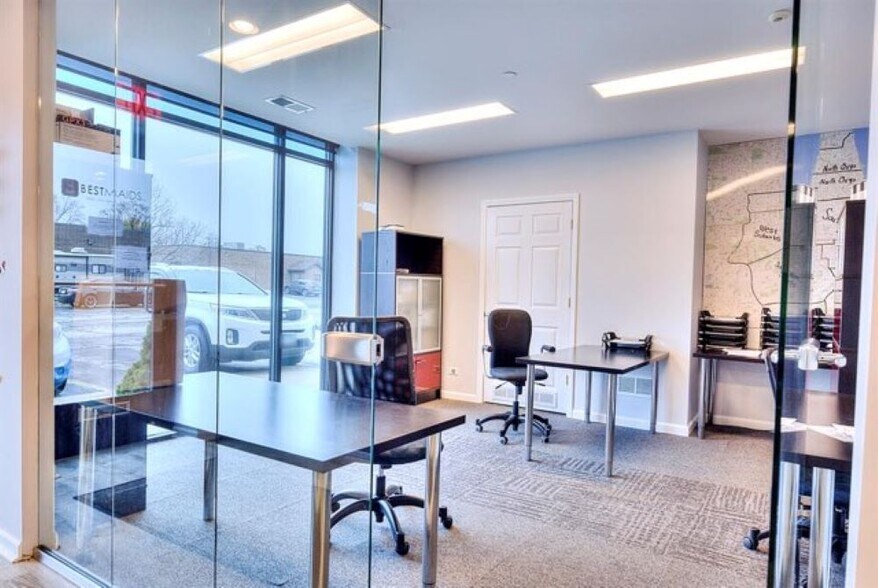 More Photos Of 7705 W 96th Pl, Hickory Hills Warehouse For Lease