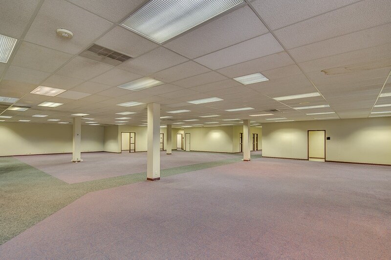 More Photos Of 3796 Lamar Ave, Memphis Office For Sale