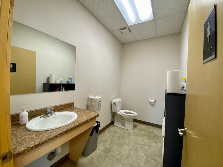 More Photos Of 6847 66 St, Lloydminster Manufacturing For Lease