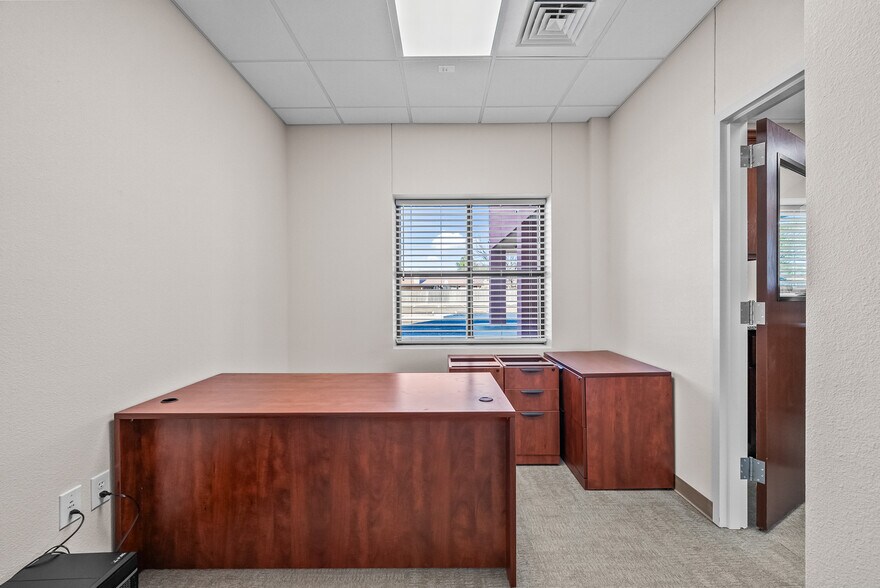 More Photos Of 7202 Slide Rd, Lubbock Medical For Lease