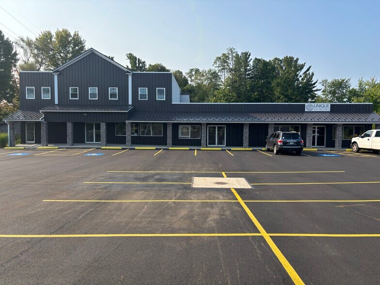 Primary Photo Of 8733-8737 Mayfield Rd, Chesterland Freestanding For Lease