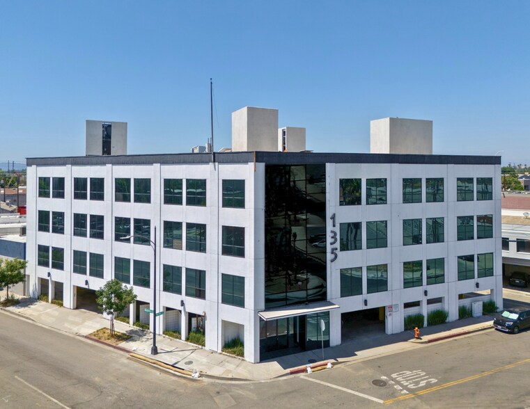 More Photos Of 135 W Magnolia Blvd, Burbank Loft Creative Space For Lease