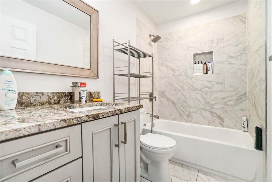 More Photos Of 2798 Glenlocke Cir NW, Atlanta Specialty For Sale
