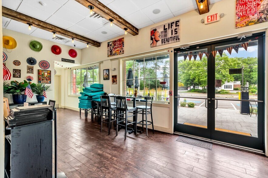 More Photos Of 859 Main St, Chatham Freestanding For Sale