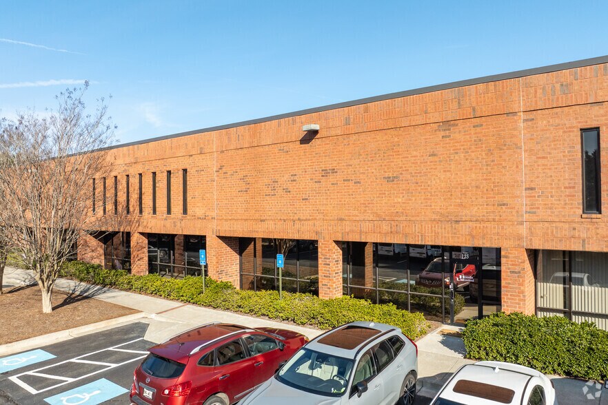 More Photos Of 115-131 Smoke Hill Ln, Woodstock Distribution For Lease