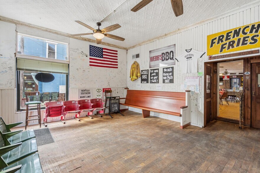 More Photos Of 115 E 9th St, Newport Restaurant For Sale