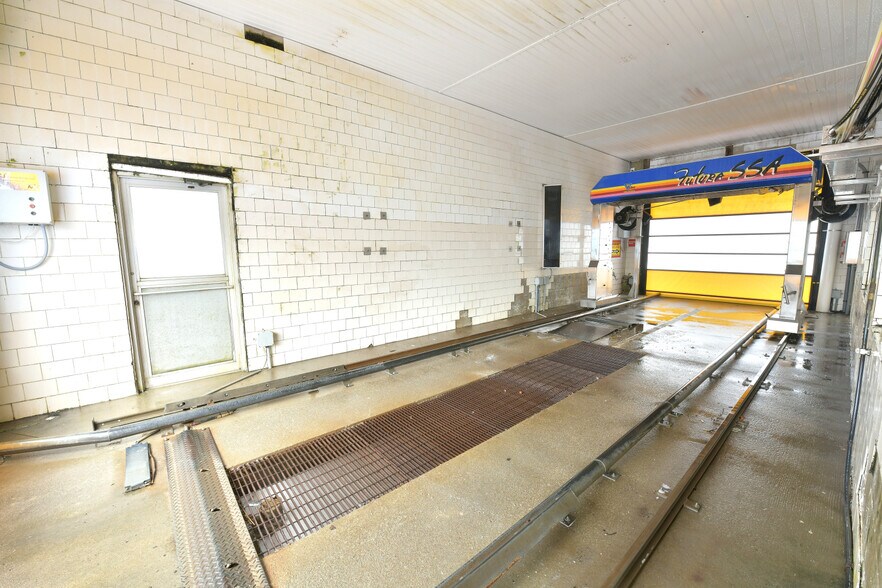 More Photos Of 2455 Maysville Pike, Zanesville Carwash For Sale