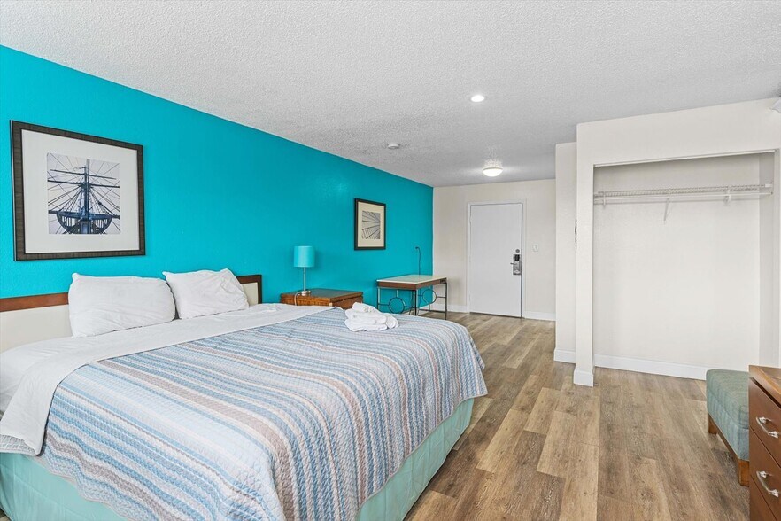 More Photos Of 510 Lane Ave S, Jacksonville Hotel For Sale