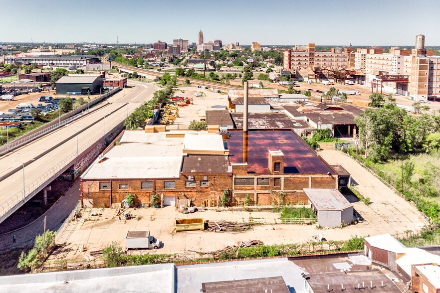 More Photos Of 2600 E Grand Blvd, Detroit Warehouse For Sale