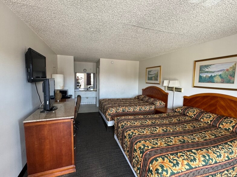 More Photos Of 4700 W Irlo Bronson Memorial Hwy, Kissimmee Hotel For Sale