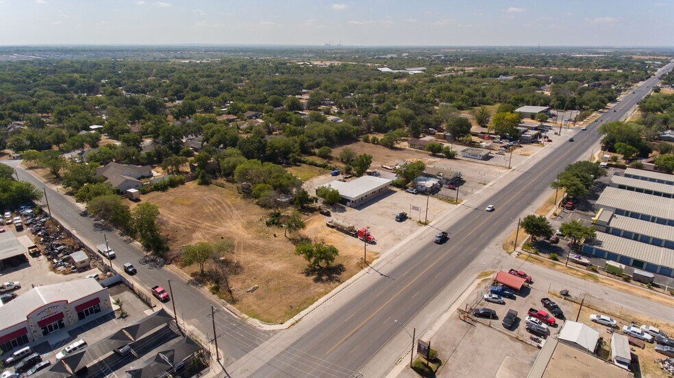 More Photos Of 2200-2204 S WW White Rd, San Antonio Restaurant For Lease