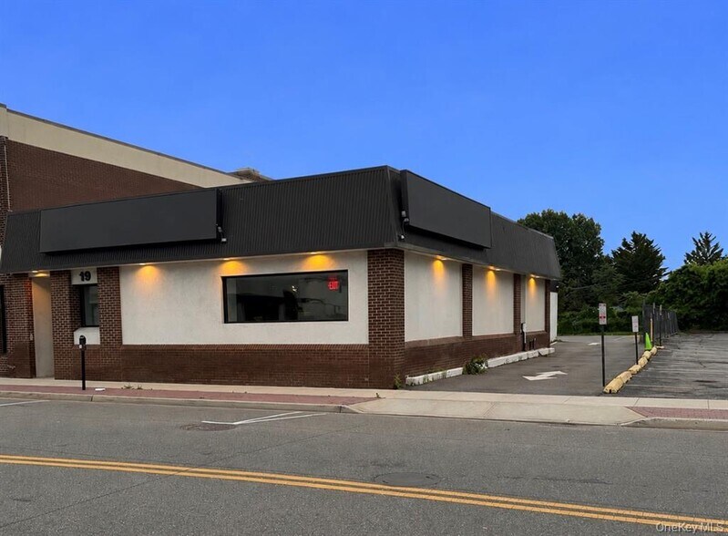 Primary Photo Of 19 Morris Ave, Rockville Centre Medical For Sale