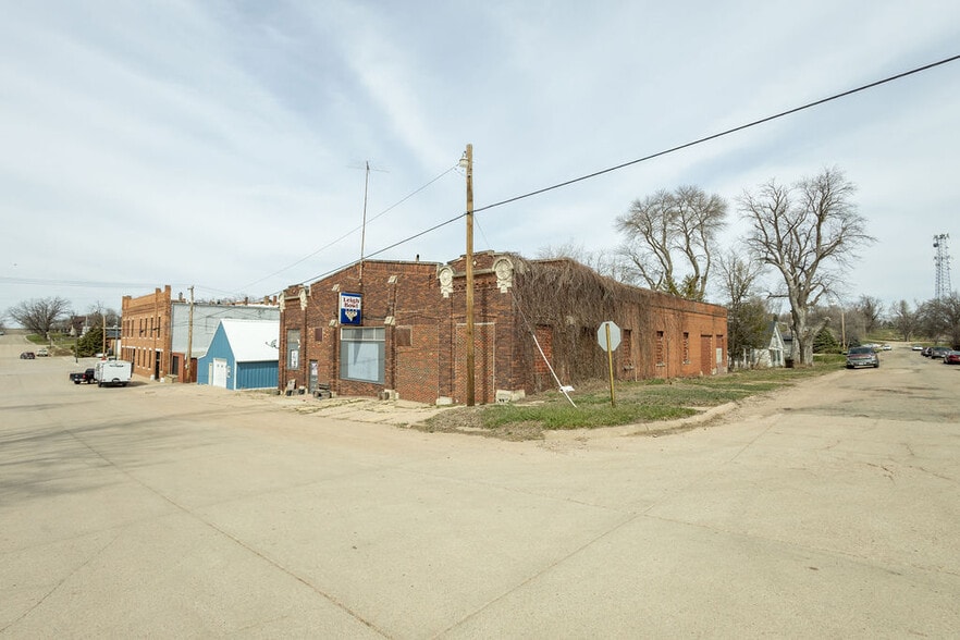 More Photos Of 134 E 2nd St, Leigh Sports And Entertainment For Sale