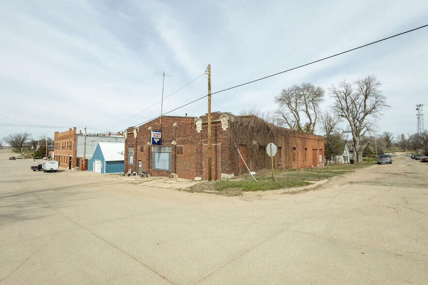 More Photos Of 134 E 2nd St, Leigh Sports And Entertainment For Sale