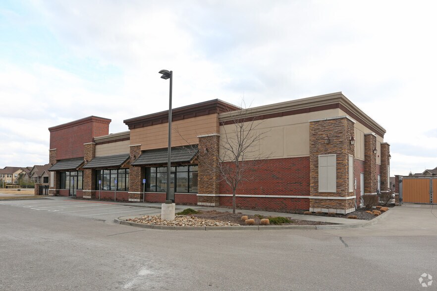 More Photos Of 13301-13365 W 135th St, Overland Park Unknown For Lease