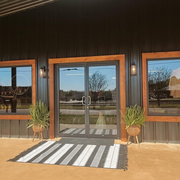 More Photos Of 213 N West St, Atlanta General Retail For Sale