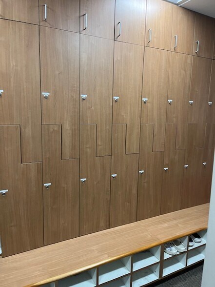 More Photos Of 4650 Southwest Hwy, Oak Lawn Medical For Sale