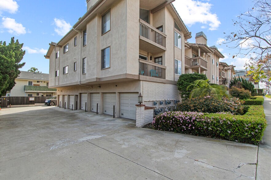 More Photos Of 4069 Goldfinch St, San Diego Apartments For Sale