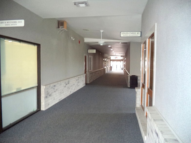 More Photos Of 515 N King St, Seguin Medical For Sale