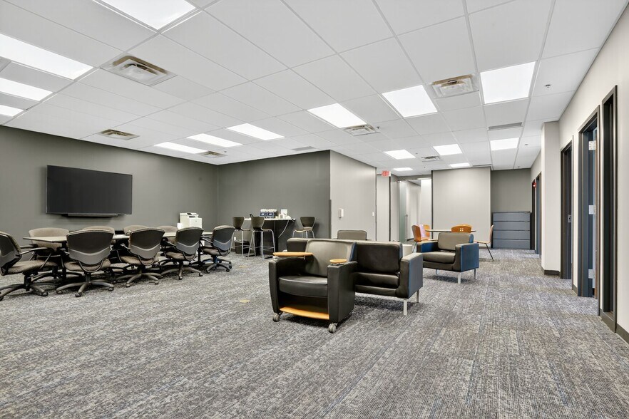 More Photos Of 11401 Ash St, Overland Park Medical For Sale