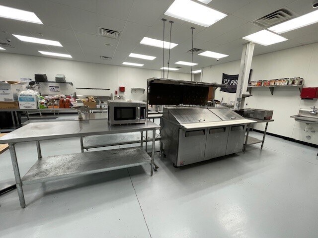 More Photos Of 2915-2921 Battleground Ave, Greensboro Restaurant For Lease