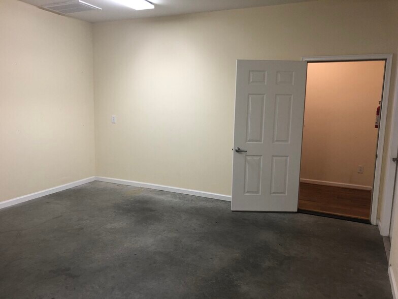 More Photos Of 146-B Litton Dr, Lexington Light Distribution For Lease