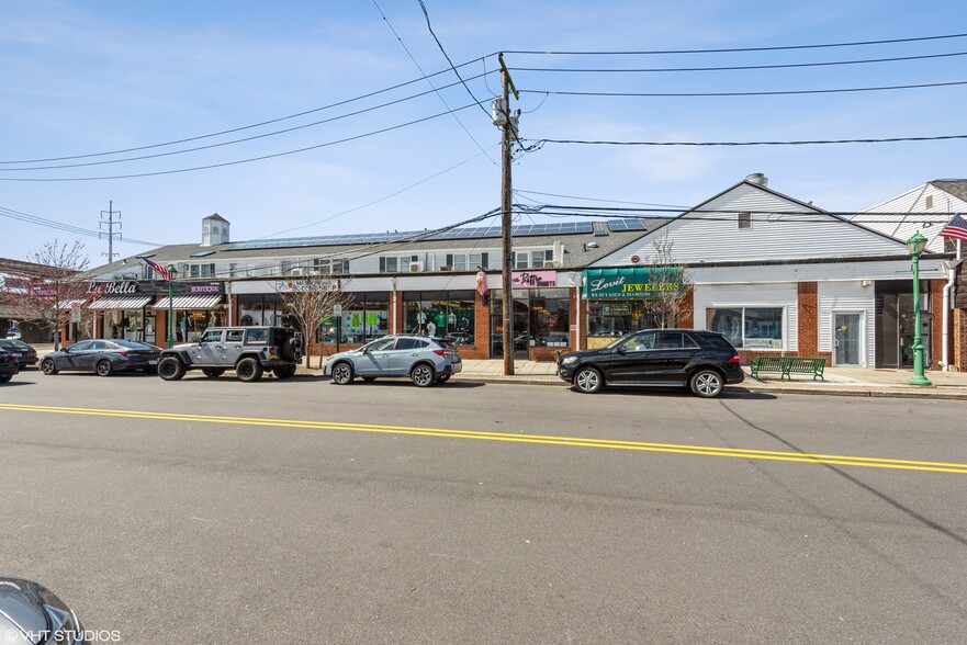 Primary Photo Of 1000 Park Blvd, Massapequa Park Medical For Lease