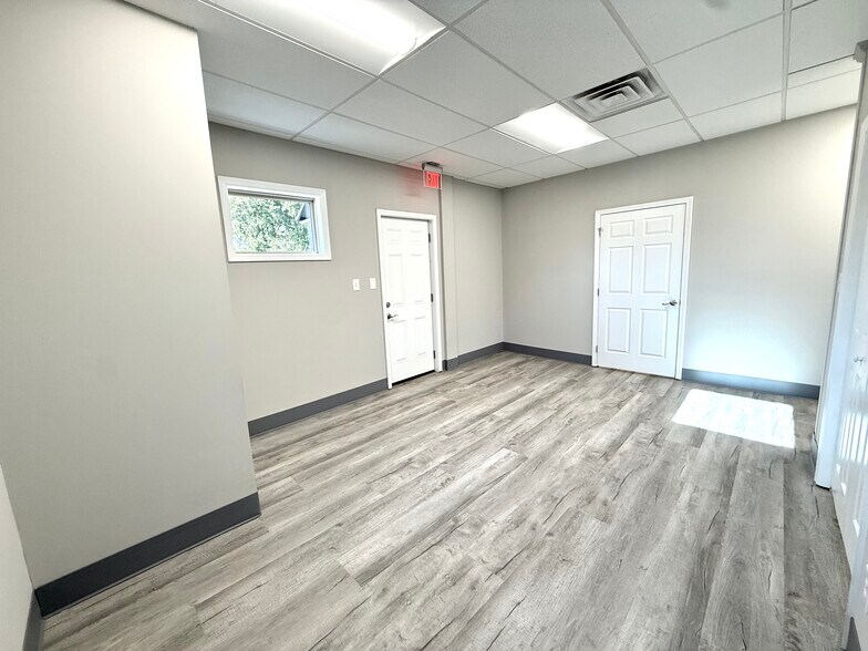 More Photos Of 882 E Main St, Spartanburg Office Residential For Sale