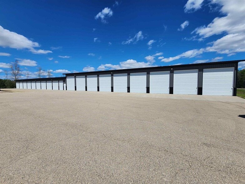 Primary Photo Of E6136 Wisconsin 54, New London Self Storage For Sale