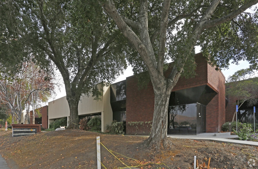 More Photos Of 650-700 E Calaveras Blvd, Milpitas Light Distribution For Lease