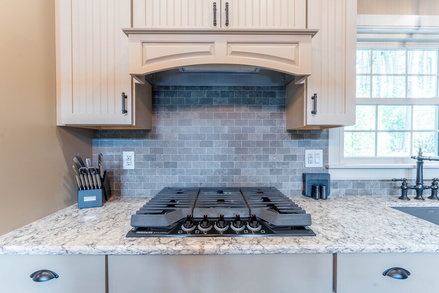 More Photos Of 110 Wauregan Rd, Canterbury Flex For Sale