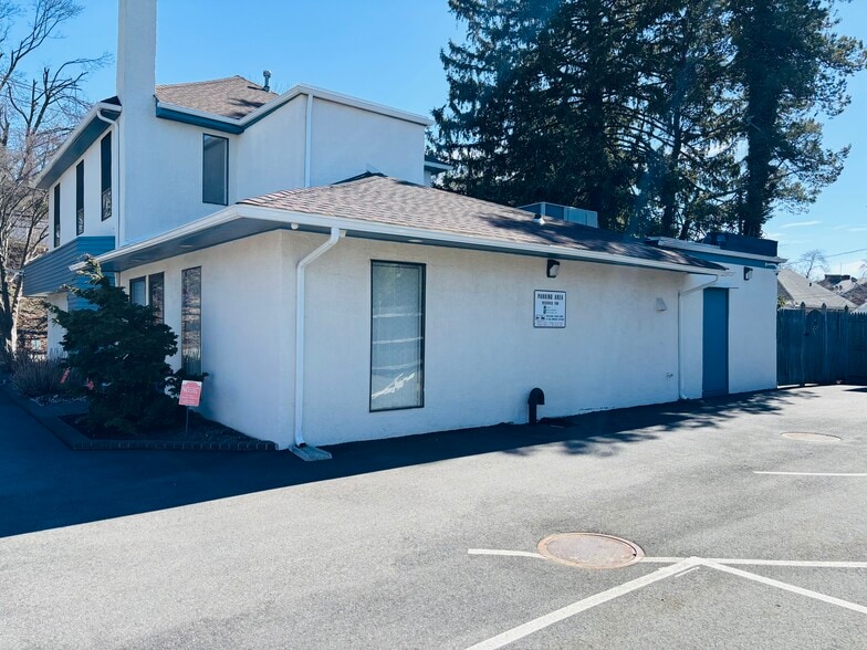 More Photos Of 239 Roslyn Rd, Roslyn Heights Medical For Sale