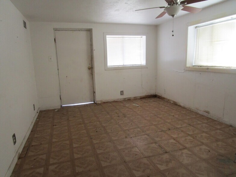 More Photos Of 23095 Yupon St, Porter Warehouse For Sale