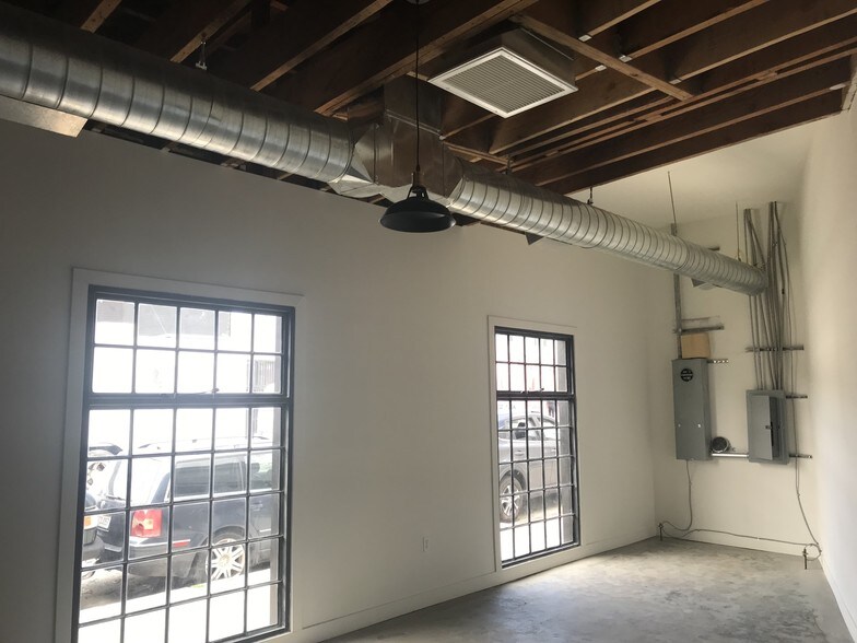 More Photos Of 651 Anderson St, Los Angeles Showroom For Sale