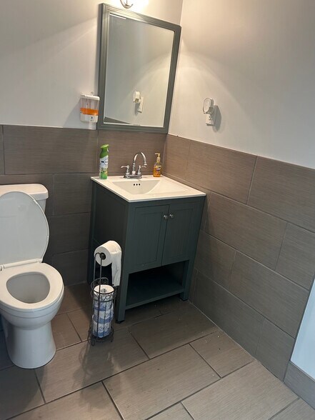 More Photos Of 113-115 N 5th St, Darby Warehouse For Sale