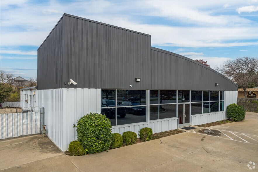 Primary Photo Of 2419 Inwood Rd, Dallas Light Distribution For Lease