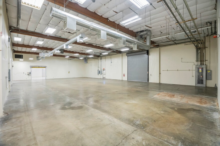 More Photos Of 150 Constitution Dr, Menlo Park Warehouse For Lease