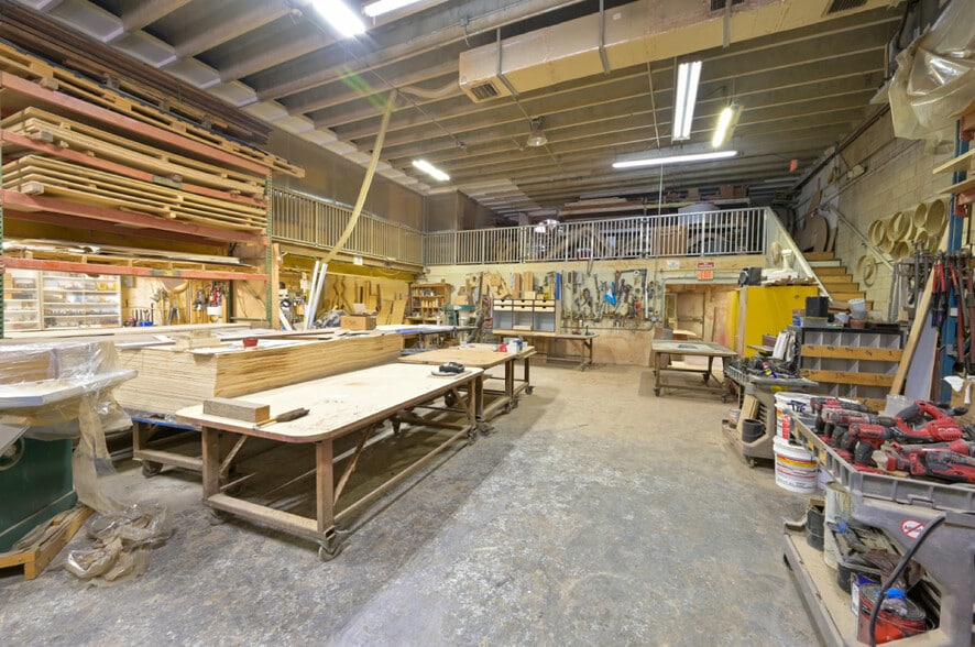 More Photos Of 2655 NE 188th St, Miami Warehouse For Lease