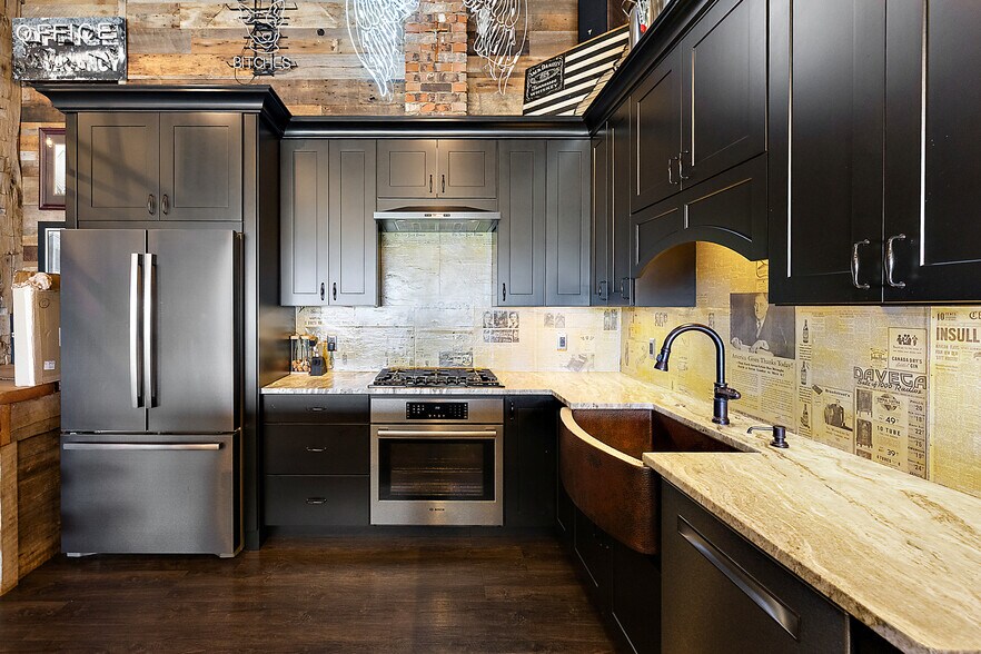 More Photos Of 148 Pit Ln, Pontiac Parking Garage For Sale