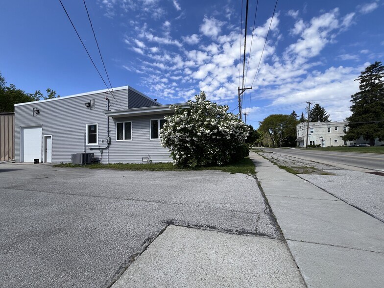 More Photos Of 905 Farnsworth Rd, Waterville Flex For Sale