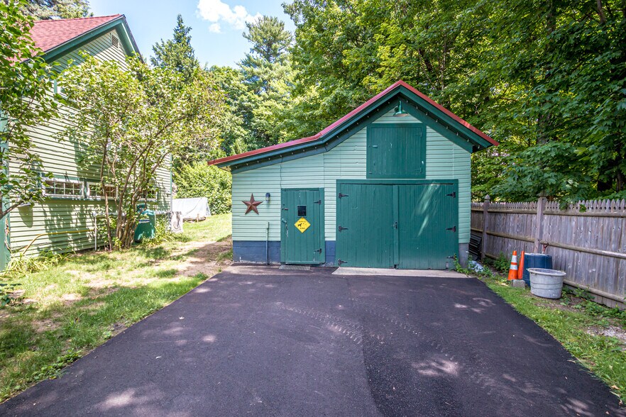 More Photos Of 207 Seavey St, North Conway Hospitality For Sale